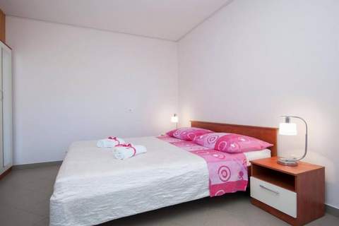 Guest House Stay & Smile Dolac Primošten - Double Room with Terrace and Garden View - Ferienunterkunft in Primosten (2 Personen)