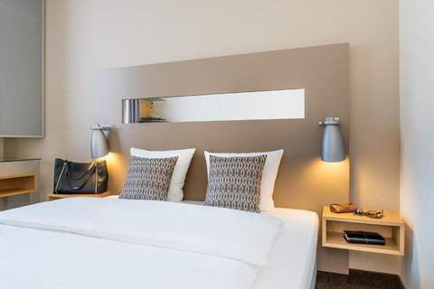 Sunday Hotel Düsseldorf Double Room - Ferienunterkunft in Düsseldorf (2 Personen)