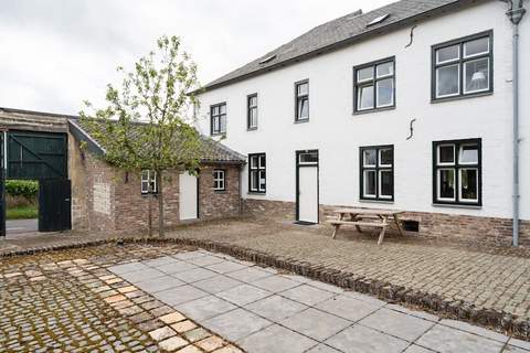 Hoeve de Drogenberg - Ferienunterkunft in Bemelen (18 Personen)