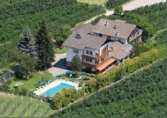Pension + Ferienwohnungen Wiesenhof  in 
Lana (Italien)